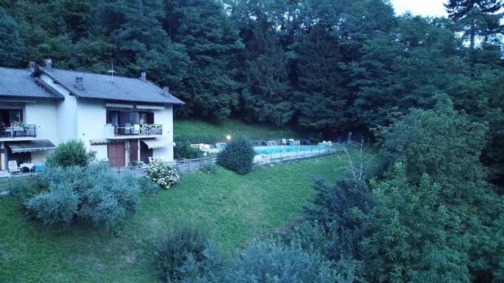 Lake Apartment Ischia Red Тенна Экстерьер фото