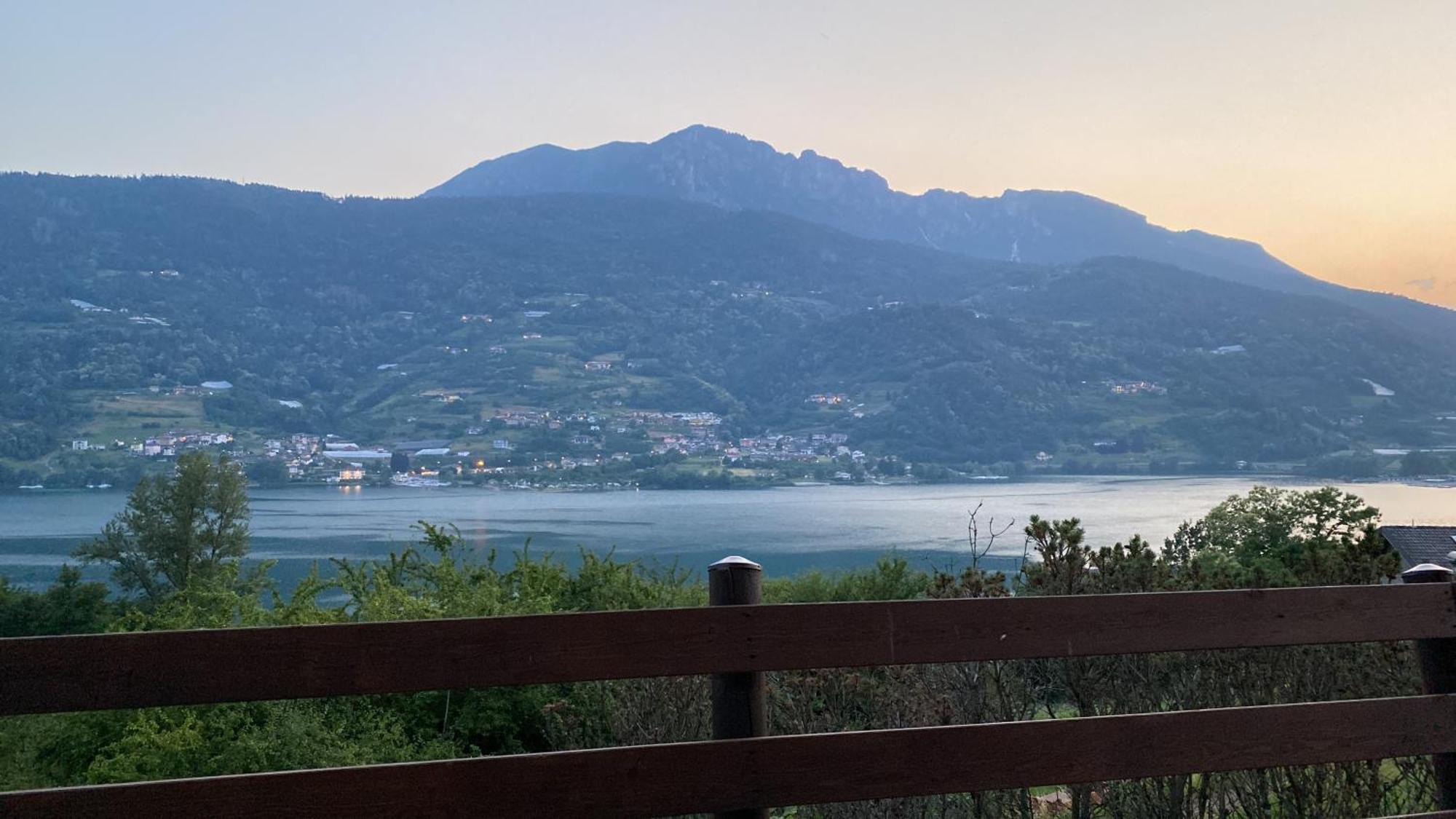 Lake Apartment Ischia Red Тенна Экстерьер фото